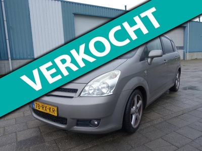 Toyota Corolla Verso 2.2 D-4D Luna 7p. - clima - trekhaak - lm velgen -cruise