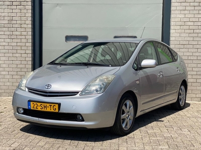 Toyota Prius 1.5 VVT-i Tech Edition *CAMERA/NAP/ECC*