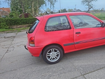 Toyota Starlet 1.3-16V XLi/ bj 1998/ stuurbekrachtiging