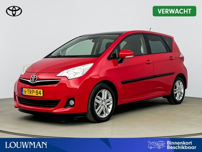 Toyota Verso-S 1.3 VVT-i Dynamic | Panoramadak | Trekhaak | Navigatie | Parkeersensoren |