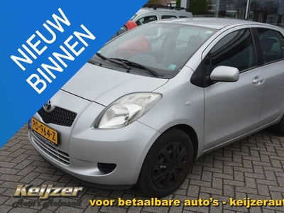 Toyota Yaris 1.0 VVTi Terra Verbruikt koelvloeistof!