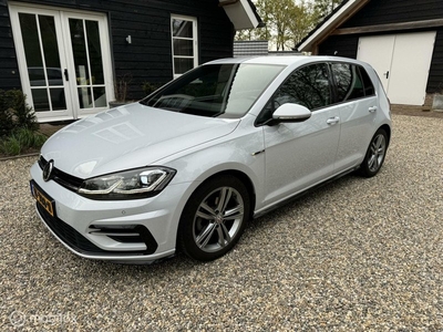 Volkswagen Golf 1.0 TSI Highline Business R-Line