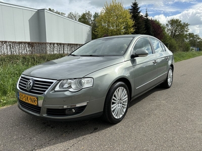 Volkswagen Passat 3.2 V6 Highline 4M / AUTOMAAT / LEER / CRUISE / 185dkm! NAP!