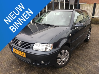 Volkswagen Polo 1.4 Trendline 3 Deurs | Automaat | Elektrisch bediende portier ramen | Stuurbekrachtiging | Radio/USB | Nieuwe APK Keuring | 139.900Km NAP |