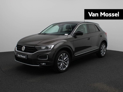 Volkswagen T-Roc 1.5 TSI Style 150 PK | Automaat | Navigatie | Adaptive Cruise Control | Stoelverwarming | LED | Keyless | Dodehoeksensoren | Lichtmetalen velgen | Privacy glass | Elektrische achterklep |