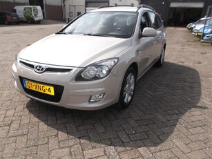 Hyundai i30 CW 1.6i Blue Dynamic airco extra set