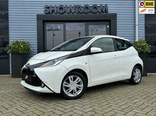 Toyota Aygo 1.0 VVT-i x-play Airco|Achteruitrijcamera|Lichtmetalenvelgen