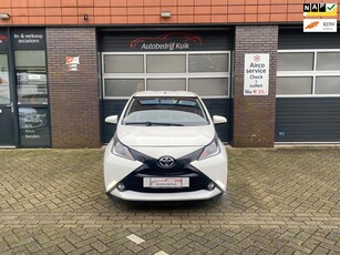 Toyota Aygo 1.0 VVT-i x-play groot scherm lage km stand nap