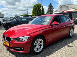 BMW 3-serie 320i High Exe Automaat Sportline 2012 Rood