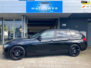 BMW 3-serie Touring 318i Executive Touring Automaat / Leer/Navi/PDC