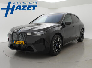 BMW iX xDrive40 H.E. 77 kWh M-SPORT *BTW* NWPRIJS €103.434 + MASSAGE / ADAPTIVE CRUISE / TREKHAAK / 22 INCH