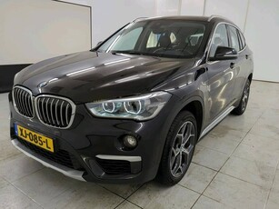 BMW X1 sDrive20i Orange Edition II [GROOT NAVIGATIE, LED