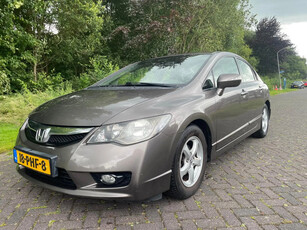 Honda Civic 1.3 Hybrid Elegance met nieuwe apk.