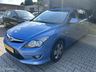 Hyundai i30 CW 1.6 CRDi i-Drive / BJ 2012 / 5DRS / N.A.P