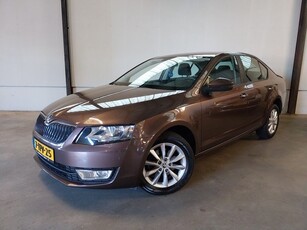 Škoda Octavia 1.6 TDI Greentech Active CRUISE ECC TREKHAAK