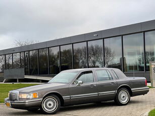 LINCOLN TOWNCAR 4.6 Signature V8 215PK+ Limo Bomvol 1e EIG