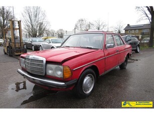 Mercedes-Benz 200-serie 200 D 123 TYPE VASTE PRIJS GOED LEZEN BIJ DE OMSCHRIJVING !!!