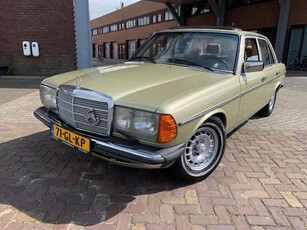 Mercedes-Benz 200-serie 230E Full Option!! AUTOMAAT!! 1982!!