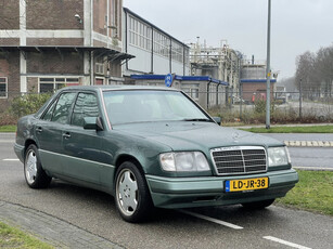 Mercedes-Benz E-Klasse 220 Elegance | W124 | NL & NAP | 2e Eigenaar | Schuifdak | Laatste serie van dit model | Two Tone | Onderhoudshistorie | Schuifdak