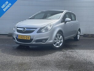 Opel Corsa 1.4-16V Cosmo Airco Fietsendrager enz.