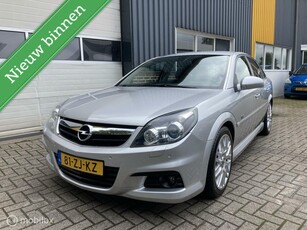 Opel Vectra GTS 2.2-16V Executive ZEER NETJES!