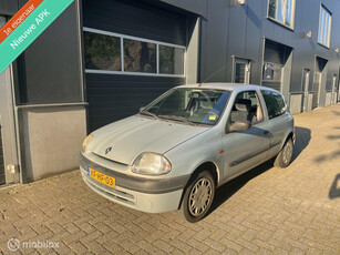 Renault Clio 1.6 Automaat E.pakket nieuw apk 1ste eigenaar.