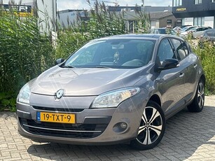 Renault Mégane 2.0 Bose Automaat - Navi - Airco - LMV - 2x