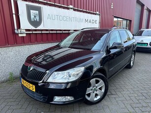 Skoda Octavia Combi 1.2 TSI Elegance // 151 DKM // PDC //