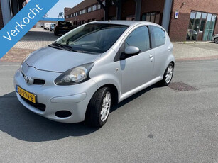 Toyota Aygo 1.0-12V Comfort! Airco! Stoelverwarming! 2010!