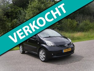 Toyota Aygo 1.0-12V Sport . AUTOMAAT . Airco . LMV . 5