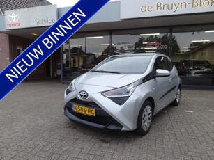 Toyota Aygo 1.0 VVT-i x-play 1e eigenaar / door ons nieuw