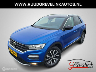 Volkswagen T-Roc TSI 116 PK H6 Style Zwart Dak+Spiegels Chroom 17