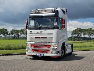 VOLVO FH 500 skirts veb+ lightbar