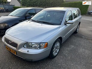 Volvo V70 2.4 D5 Edition II 6BAK / ST.VERM / LEER / TREKHAAK