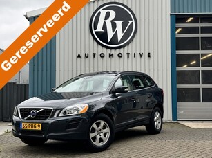 Volvo XC60 2.0 D3 Momentum Leder / Navi / Trekhaak / FWD /