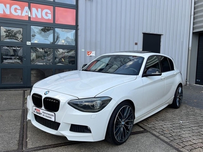 BMW 1-serie 125d High Exe M-Sport 218PK I Schuifdak I