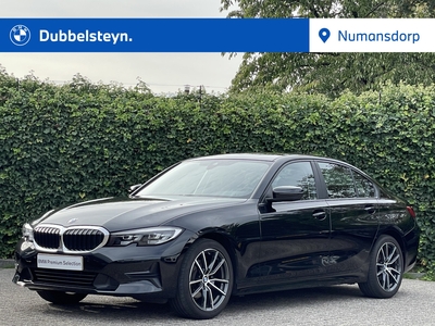 BMW 3-SERIE Sedan 320i Exe Ed. | Automaat | PDC voor + achter | 18''