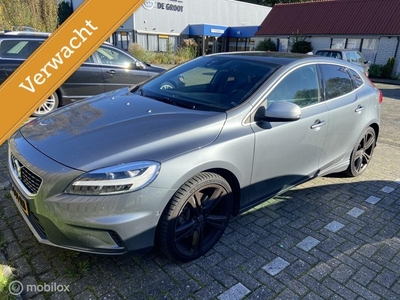 Volvo V40 1.5 T3 R-Design , Pano , Keyless