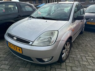 Ford Fiesta 1.6-16V Ghia 5 DEURS