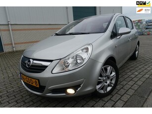 Opel Corsa 1.4-16V Cosmo - vol AUTOMAAT - lage km stand -