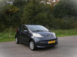 Peugeot 107 1.0-12V XS . 3 Deurs . Elec ramen .