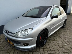 Peugeot 206 1.6-16V Quiksilver