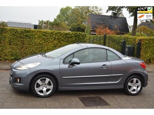 Peugeot 207 CC 1.6 VTi Noir & Blanc, cabrio