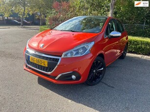 Peugeot 208 1.2 PureTech Allure Panoramadak Navigatie