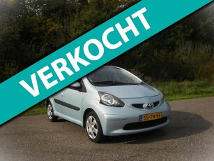 Toyota Aygo 1.0-12V + 5 Deurs . Airco . Elec ramen . enz