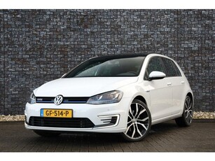 Volkswagen Golf 1.4 TSI GTE 204pk Pano Camera Navi 19-Inch