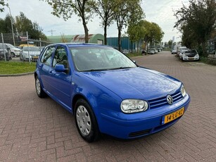 Volkswagen Golf 1.6-16V