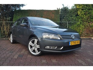 Volkswagen Passat 1.4 TSI Lane assist. Camera. 18 inch.