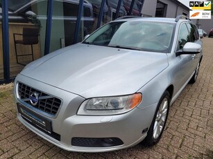 Volvo V70 2.5FT Momentum Automaat 230PK H.LEER / XENON /