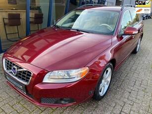 Volvo V70 2.5FT Momentum Automaat 230PK LEER / XENON /